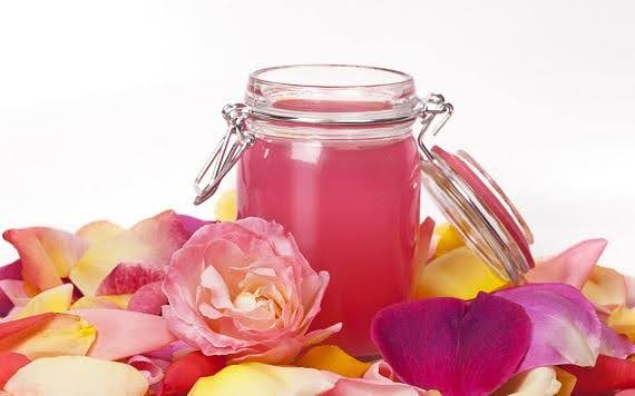 Tác dụng của nước hoa hồng và cách sử dụng nước hoa hồng làm đẹp da, se khít lỗ chân lông chuẩn nhất cho da